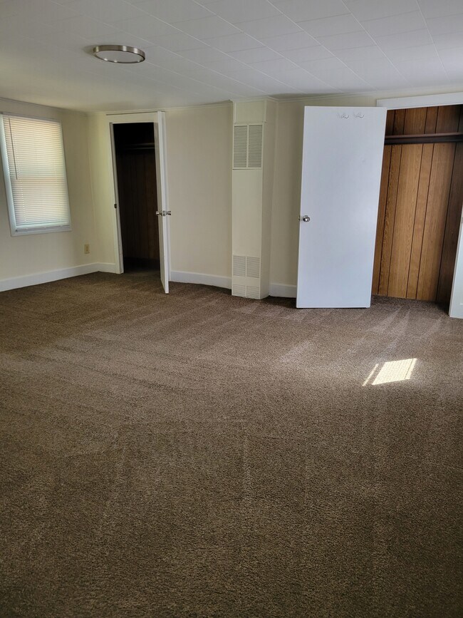 533 4th St unit Upper, Marietta, OH 45750 - photo 4