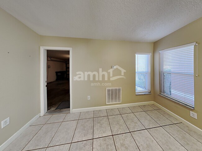 24746 Mary Beth Ct, Land O Lakes, FL 34639 - photo 6