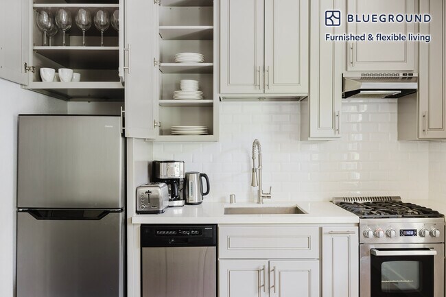 4136 Grand View Blvd unit FL0-ID1326, Los Angeles, CA 90066 - photo 6