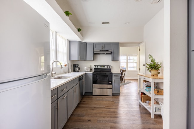 1023 E Broad St, Tampa, FL 33604 - photo 7