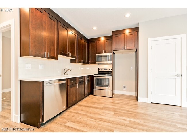 kitchen (includes refrigerator)