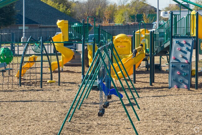 Lake Pointe Elementary School promotes high expectations to meet the needs of each student.