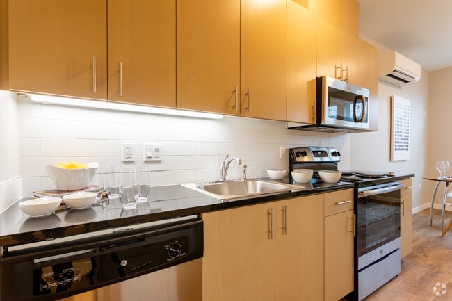 Studio, 1BA - 367 SF