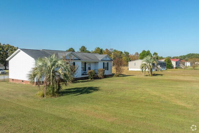 Ranch-style and manufactured homes are Lydia's most common house style.