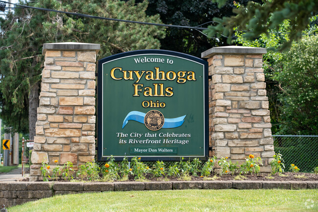 Mud Brook is a neighborhood of Cuyahoga Falls.