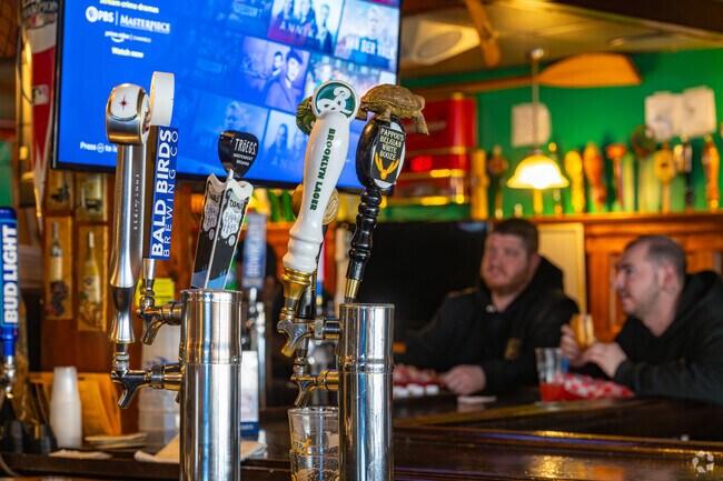 Pappou's Pizza Pub has a large selection of beers on tap for a fun night out in Morton.