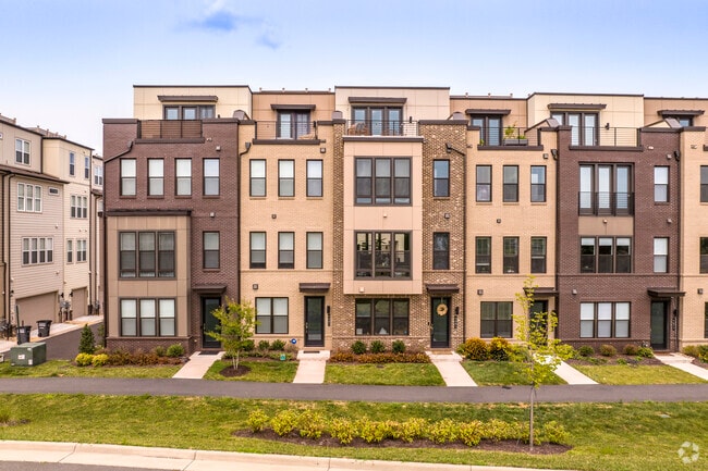 Townhomes in Chantilly put residents close to shopping centers and other amenities.