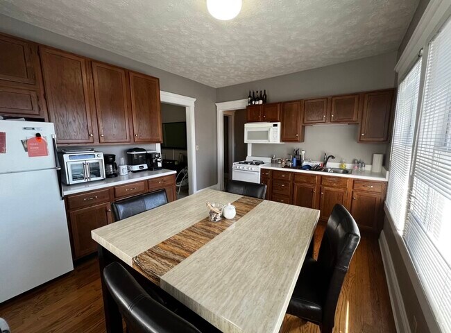1445 C St unit 1445 C Street, Lincoln, NE 68502 - photo 3