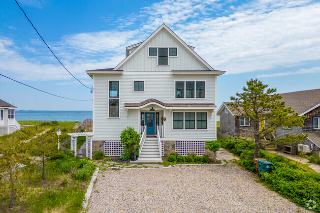 Oceanfront beach homes sre very popular in Kinney Shores.
