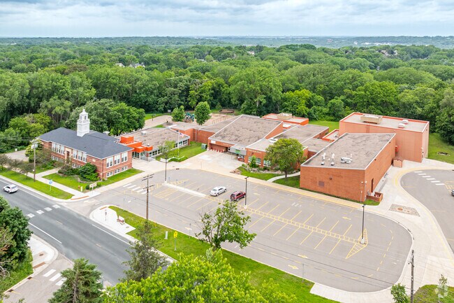 Somerset Elementary School is located in Mendota Heights, MN.