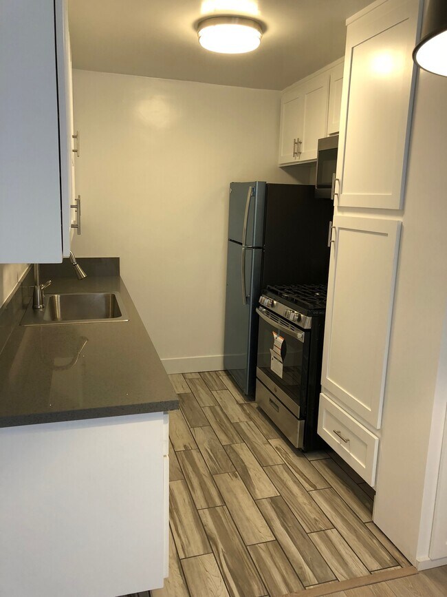 216 S Occidental Blvd unit 312, Los Angeles, CA 90057 - photo 3