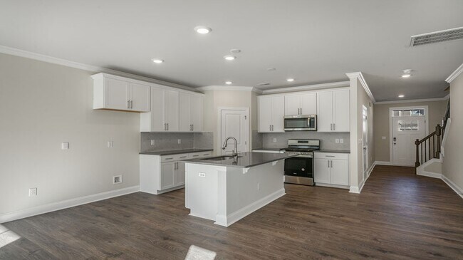 1694 Hallview Ct, Kernersville, NC 27284 - photo 5