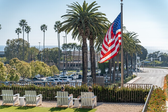 Fashion Island near Harbor Ridge features luxury shopping, dining, and ocean views.