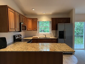 69 Tiara Ct, Blakely, PA 18447