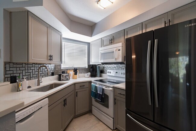 650 SE Island Club Dr unit FL2-ID1044347P, Indialantic, FL 32903 - photo 7