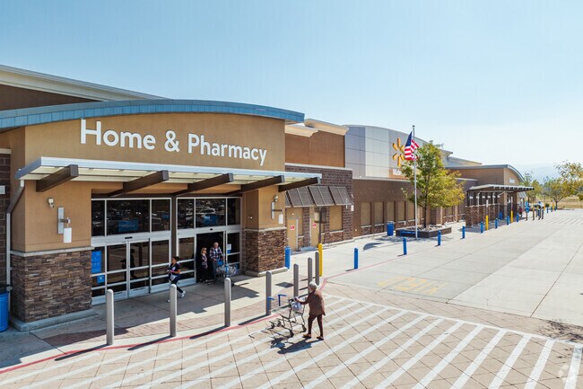 Walmart near Gardnerville makes everyday errands easy for Ruhenstroth residents.