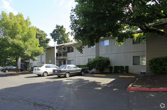 PineWood Commons