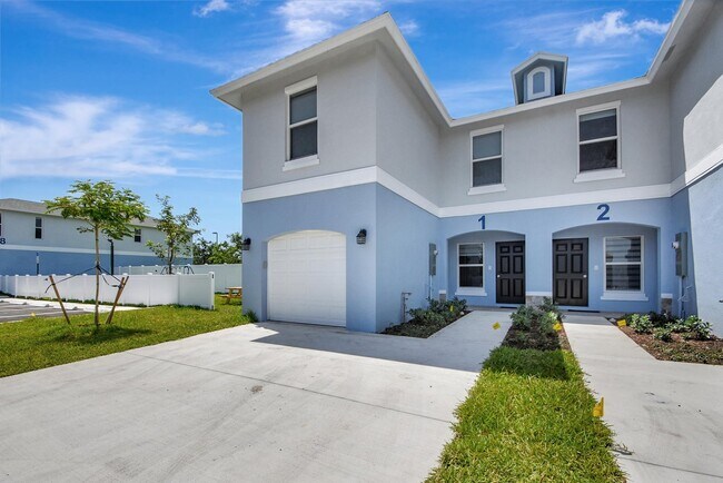 3871 Patio Ct, Lake Worth Beach, FL 33461 - photo 2