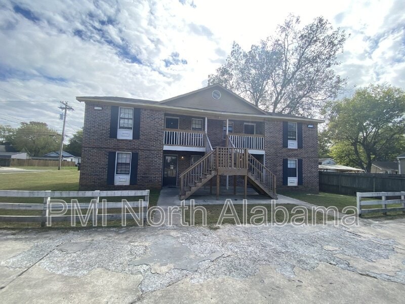 1221 Grant St SE unit 2, Decatur, AL 35601 - photo 1