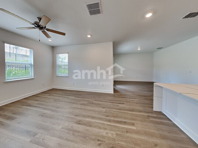 37809 Dusty Saddle Ln, Zephyrhills, FL 33541 - photo 6