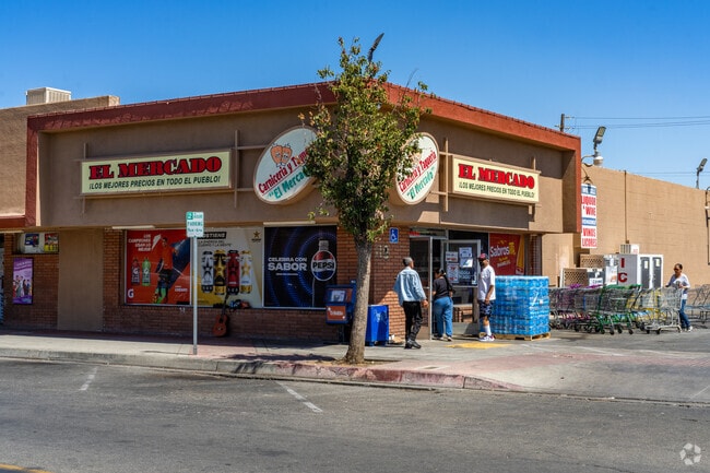 El Mercado Market offers international groceries near Yosemite Avenue in the East Madera area.