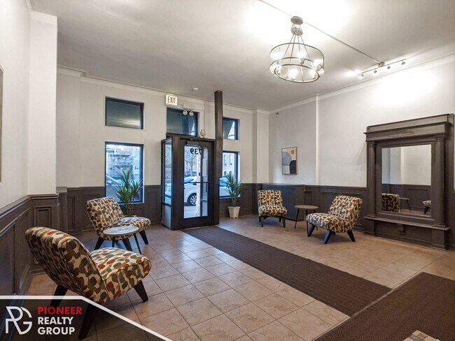 739 W Belmont Ave unit 418, Chicago, IL 60657 - photo 2