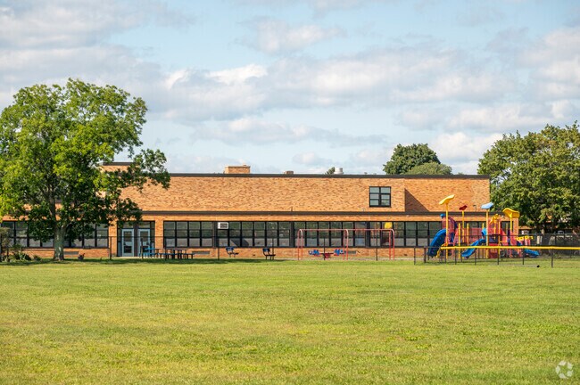 Kramer Lane Elementary School has 389 students in K-5 with a student-teacher ratio of 14:1.