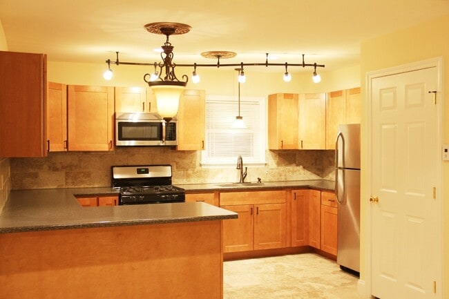 48 N Champlain St unit 2, Burlington, VT 05401 - photo 3