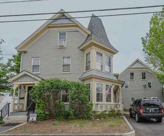 15 Pleasant St, Farmington, NH 03835