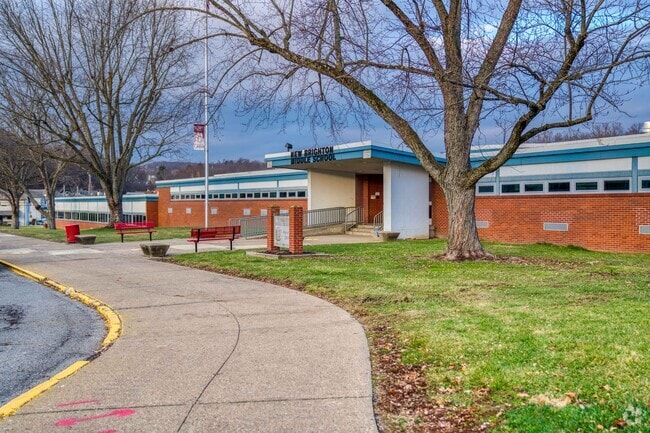 New Brighton Area Middle School has a 11 to 1 student-teacher ratio.