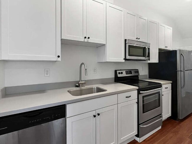 1313 Whitaker St unit D, Savannah, GA 31401 - photo 7