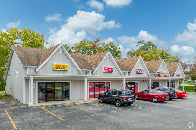 Strip malls make shopping and dining convenient in Diamond.