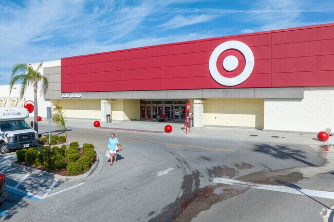 The shopping areas off Tamiami Trail have something for everybody in Palmer Ranch.