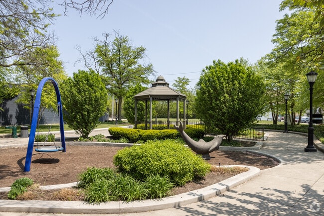 Redmond Park in Midtown offers shaded picnic spots.