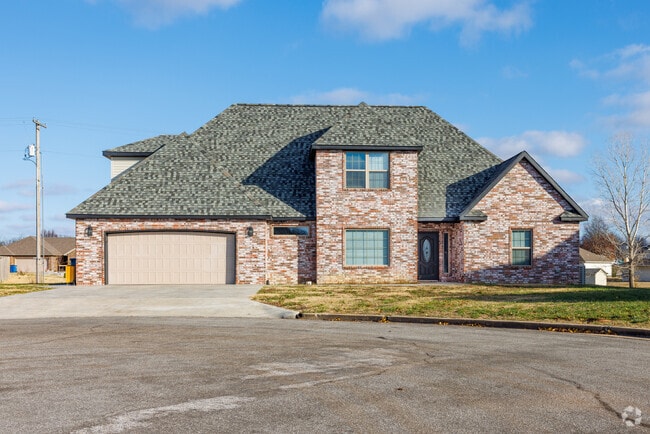 There are many homes that are move in ready in Oakland Heights.