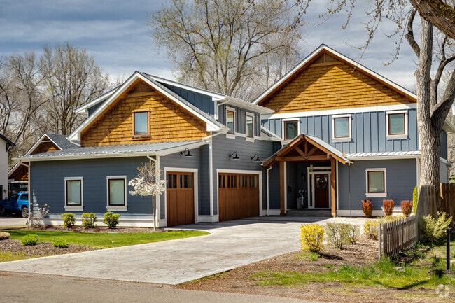 Newer builds in Sunset include Craftsman designs.