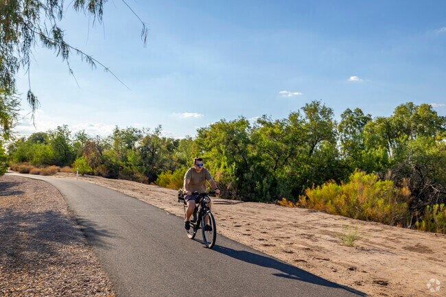 Starting near Hastings Farms, the Queen Creek Wash Trail provides a smooth, paved surface ideal for cyclists of all skill levels.