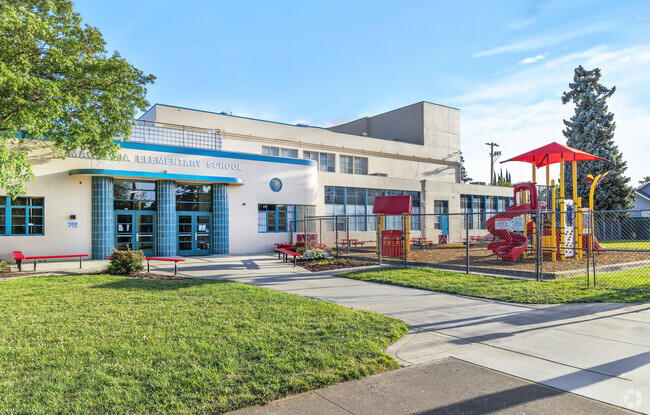 Magnolia Elementary School in Oakdale, Ca vision is to Teach, Learn, Every Day, No Excuses.