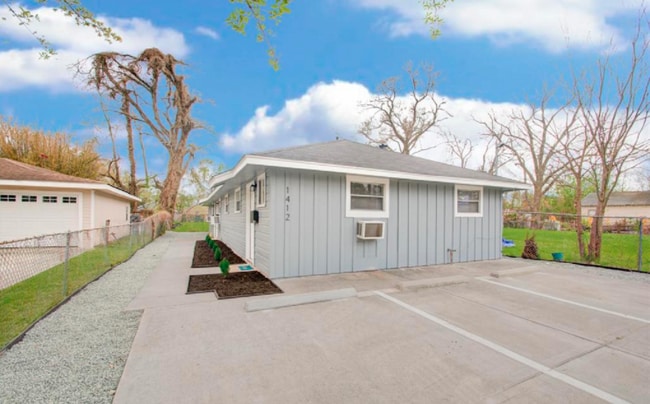 1412 E35th St unit B, Houston, TX 77022 - photo 4