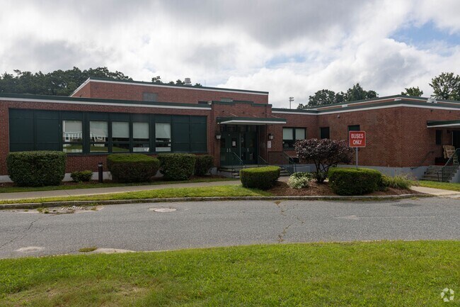 Dudley Elementary School serves Sunnyside students from Pre-K through the 5th grade.