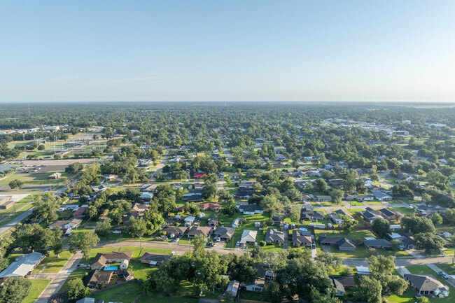 Maplewood is a quaint neighborhood located within Sulphur, LA.