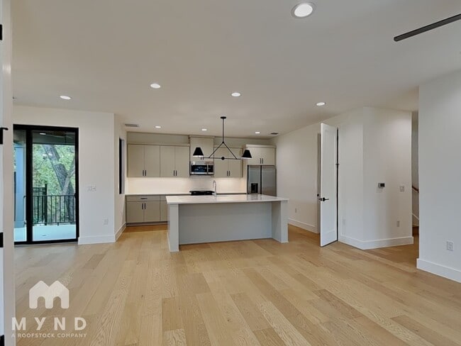 1119 Mahan Dr, Austin, TX 78721 - photo 3