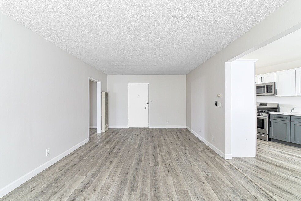 125 E Spring St unit 8, Long Beach, CA 90806 - photo 1