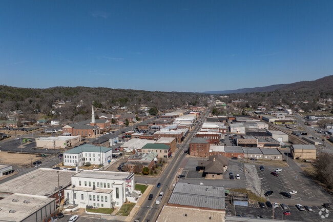 U.S. Highway 11 runs through downtown Ft Payne Alabama and is the major commercial road through the city.