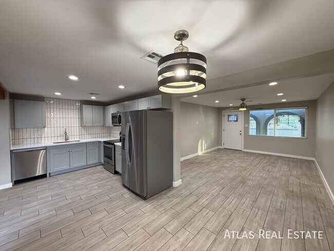 3412 W Orangewood Ave, Phoenix, AZ 85051 - photo 6