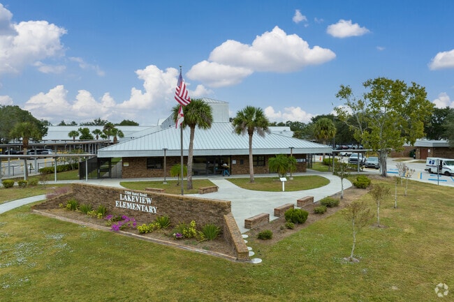 Lakeview Elementary School in Sarasota ranks 10 out of 10 stars.