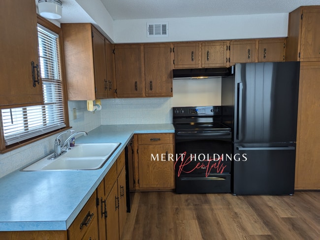 1421 S Haden Ct, Independence, MO 64050 - photo 7