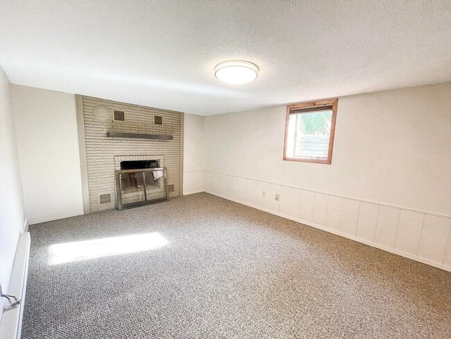 811 7th St, Brookings, SD 57006 - photo 2