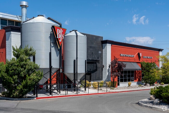 A popular chain restaurant close to Montreux is BJ's Brewhouse located at The Summit.