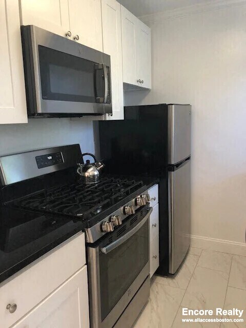 72 St Paul St Unit 12, Brookline, MA 02446